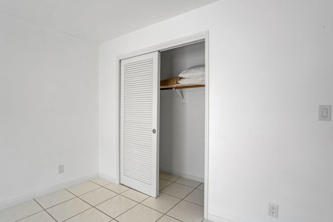 For Sale: $132,000 (1 beds, 1 baths, 676 Square Feet)