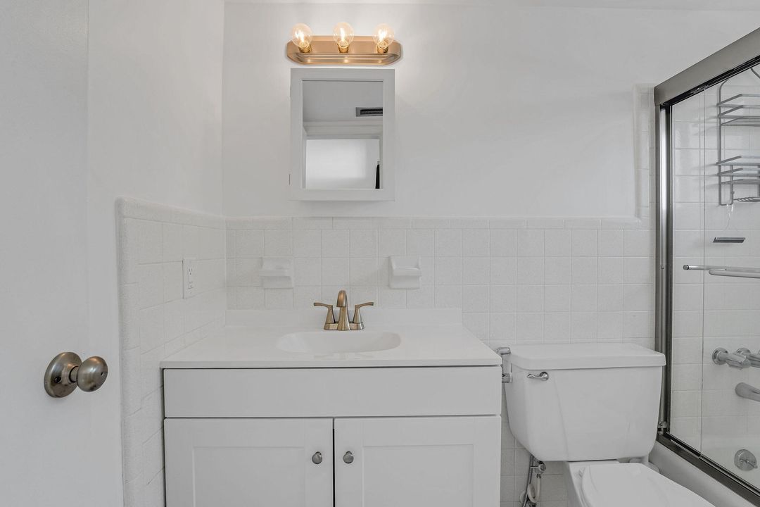 For Sale: $132,000 (1 beds, 1 baths, 676 Square Feet)