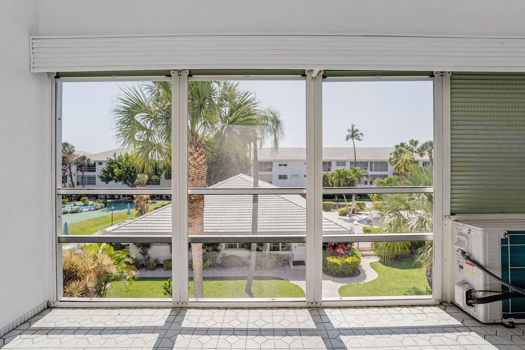 For Sale: $132,000 (1 beds, 1 baths, 676 Square Feet)