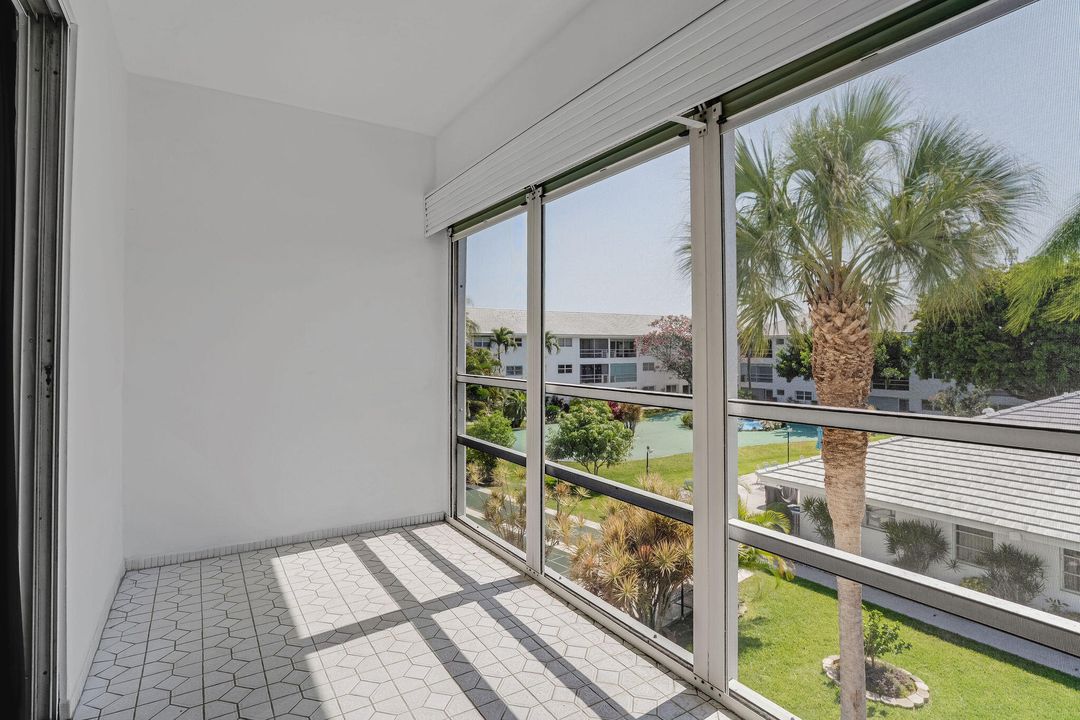 For Sale: $132,000 (1 beds, 1 baths, 676 Square Feet)