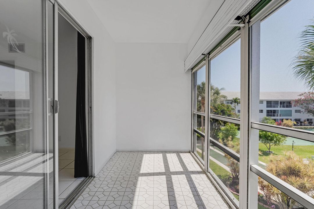 For Sale: $132,000 (1 beds, 1 baths, 676 Square Feet)