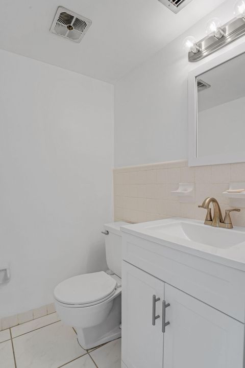 For Sale: $132,000 (1 beds, 1 baths, 676 Square Feet)