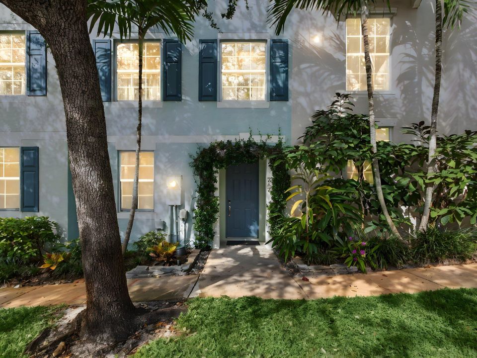 Active With Contract: $615,000 (2 beds, 2 baths, 1554 Square Feet)