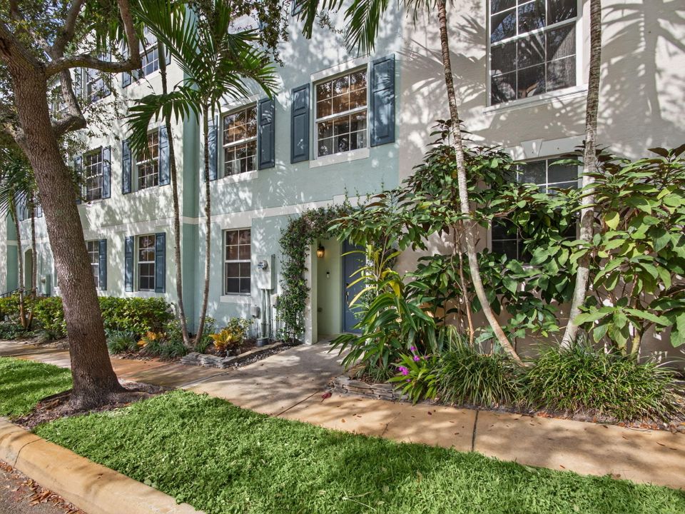 Active With Contract: $615,000 (2 beds, 2 baths, 1554 Square Feet)