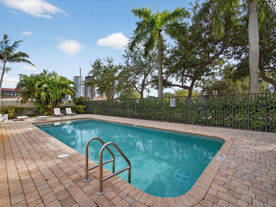 Active With Contract: $615,000 (2 beds, 2 baths, 1554 Square Feet)