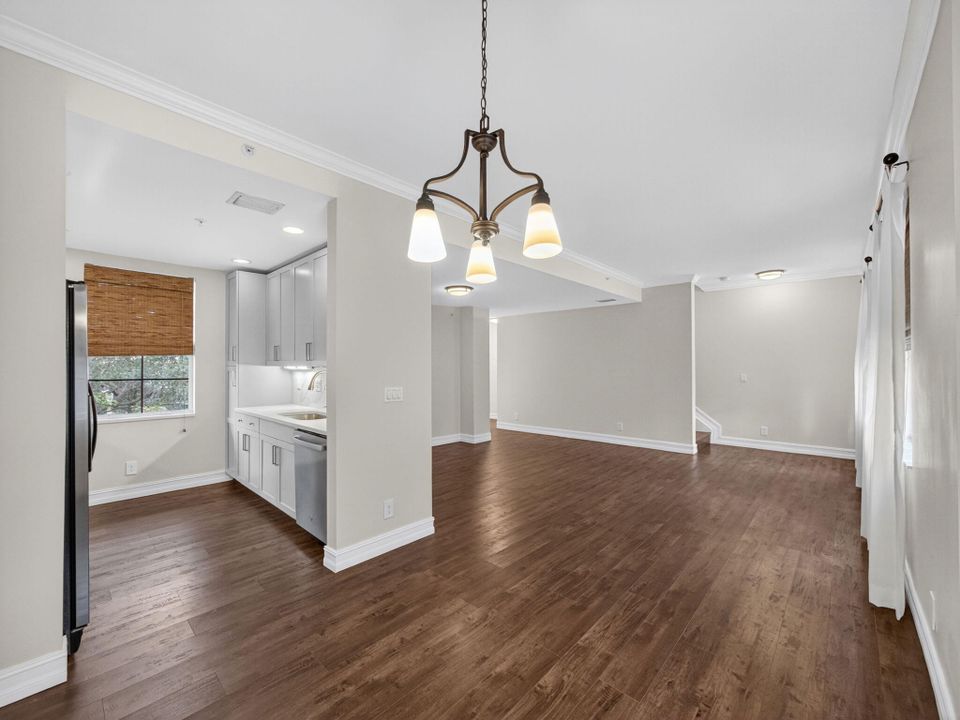 Active With Contract: $615,000 (2 beds, 2 baths, 1554 Square Feet)