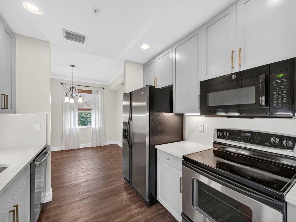 Active With Contract: $615,000 (2 beds, 2 baths, 1554 Square Feet)