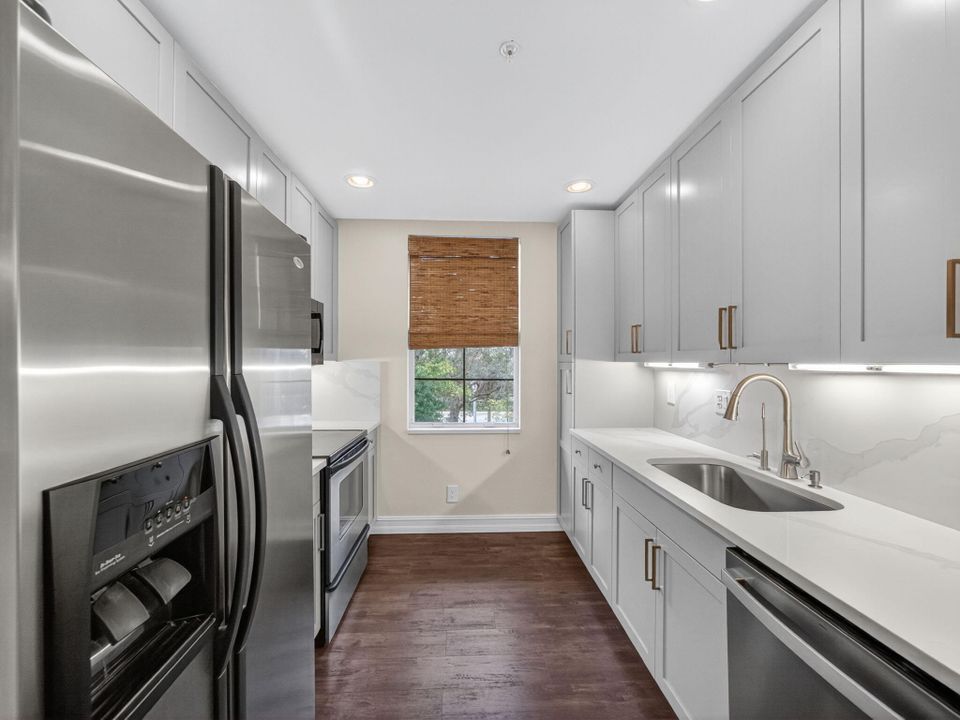 Active With Contract: $615,000 (2 beds, 2 baths, 1554 Square Feet)