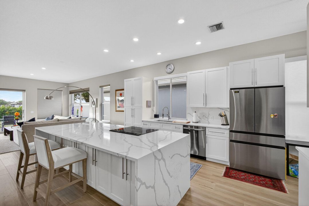 En Venta: $885,000 (3 camas, 2 baños, 1968 Pies cuadrados)