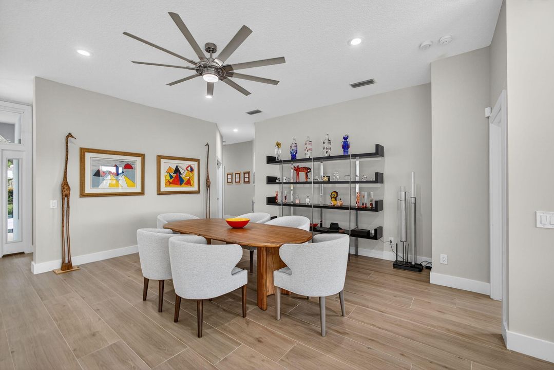 En Venta: $885,000 (3 camas, 2 baños, 1968 Pies cuadrados)