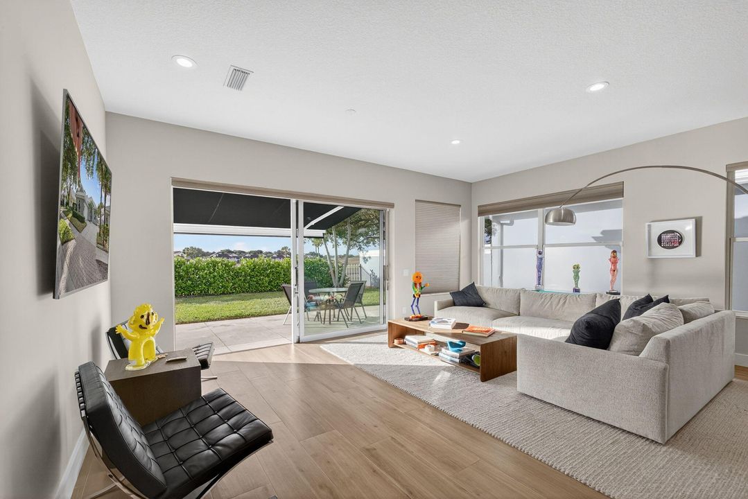 En Venta: $885,000 (3 camas, 2 baños, 1968 Pies cuadrados)