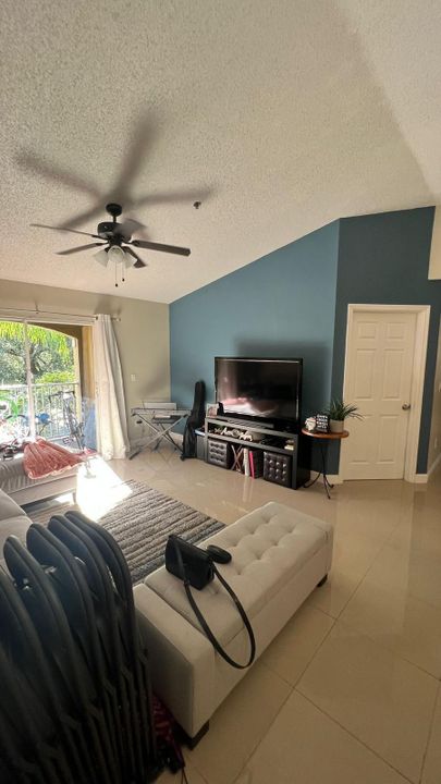 For Sale: $225,000 (2 beds, 1 baths, 1015 Square Feet)