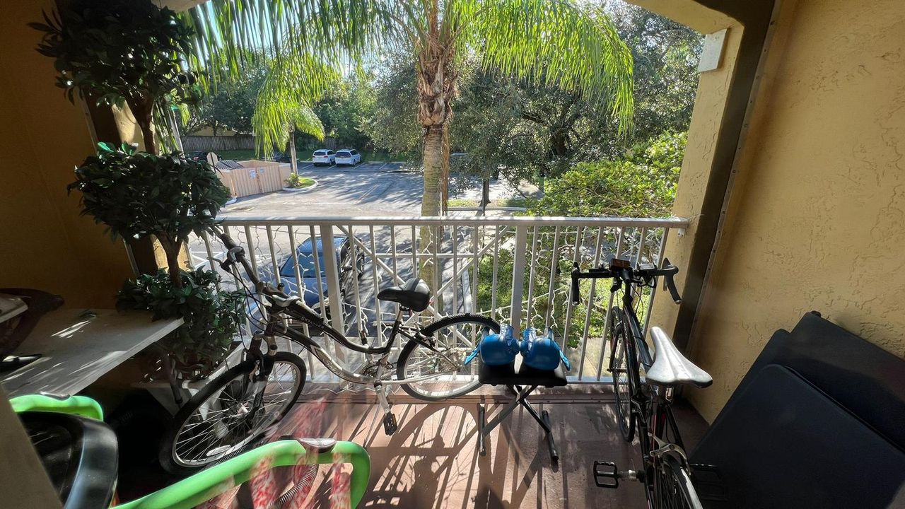 For Sale: $225,000 (2 beds, 1 baths, 1015 Square Feet)