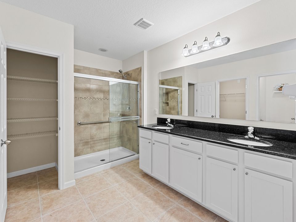 待售: $389,000 (4 贝兹, 2 浴室, 1935 平方英尺)