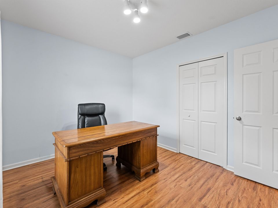 待售: $389,000 (4 贝兹, 2 浴室, 1935 平方英尺)