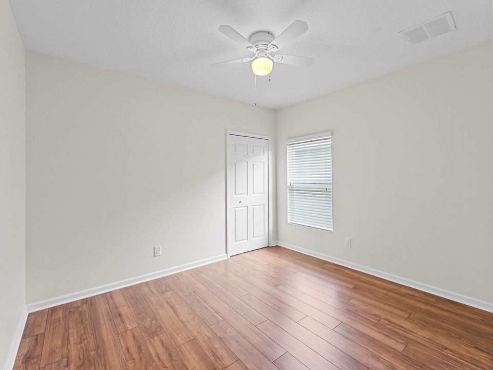 待售: $389,000 (4 贝兹, 2 浴室, 1935 平方英尺)