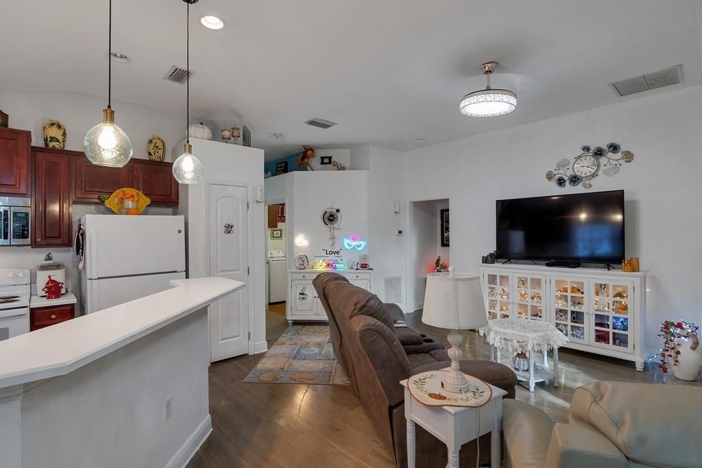 На продажу: $350,000 (3 спален, 2 ванн, 1512 Квадратных фут)