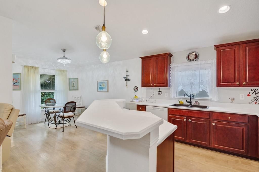 На продажу: $350,000 (3 спален, 2 ванн, 1512 Квадратных фут)