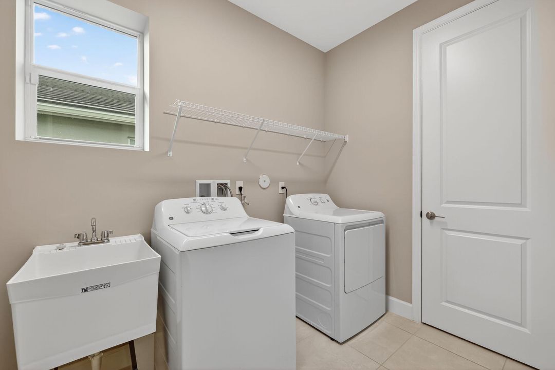 Active With Contract: $545,000 (3 beds, 2 baths, 2064 Square Feet)