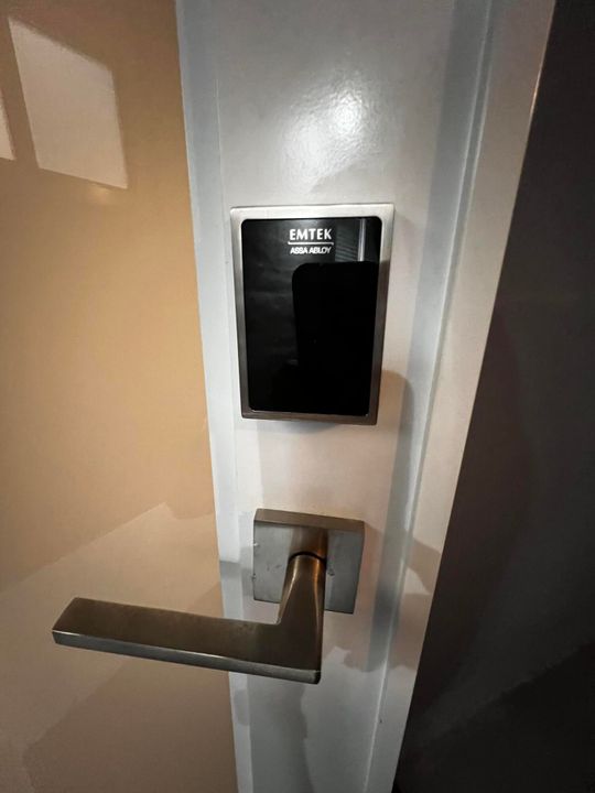 For Rent: $3,600 (3 beds, 2 baths, 1602 Square Feet)