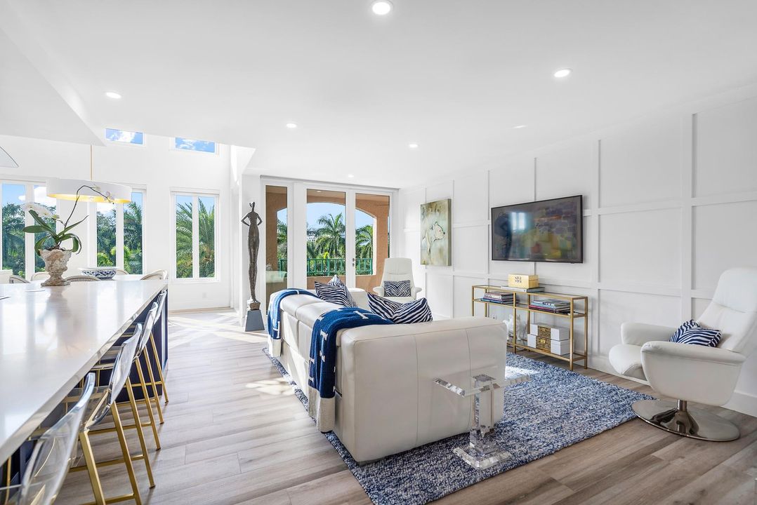 For Sale: $1,225,000 (2 beds, 2 baths, 1524 Square Feet)