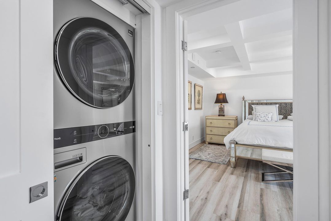 For Sale: $1,225,000 (2 beds, 2 baths, 1524 Square Feet)