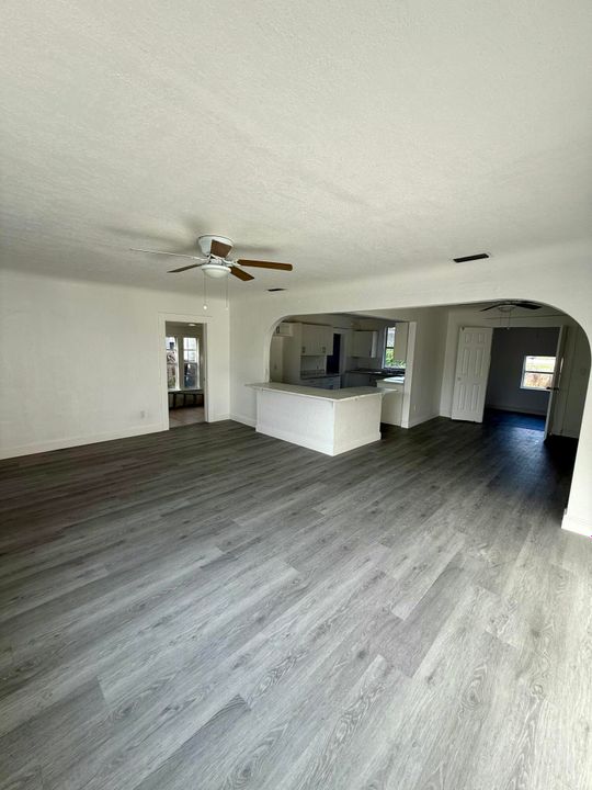 Active With Contract: $265,000 (4 beds, 2 baths, 1538 Square Feet)