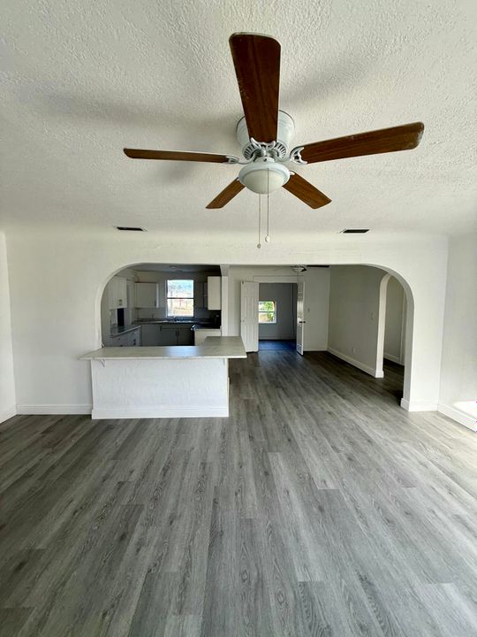 Active With Contract: $265,000 (4 beds, 2 baths, 1538 Square Feet)