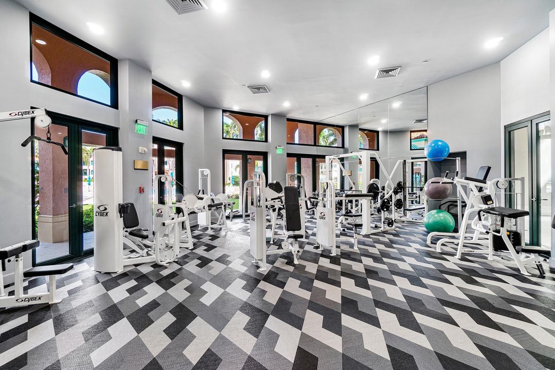 For Sale: $1,225,000 (2 beds, 2 baths, 1524 Square Feet)