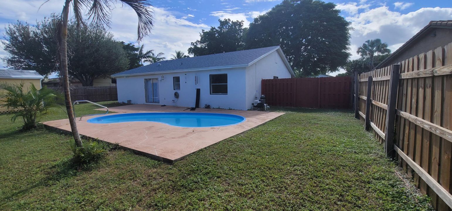 For Sale: $465,000 (3 beds, 2 baths, 1665 Square Feet)