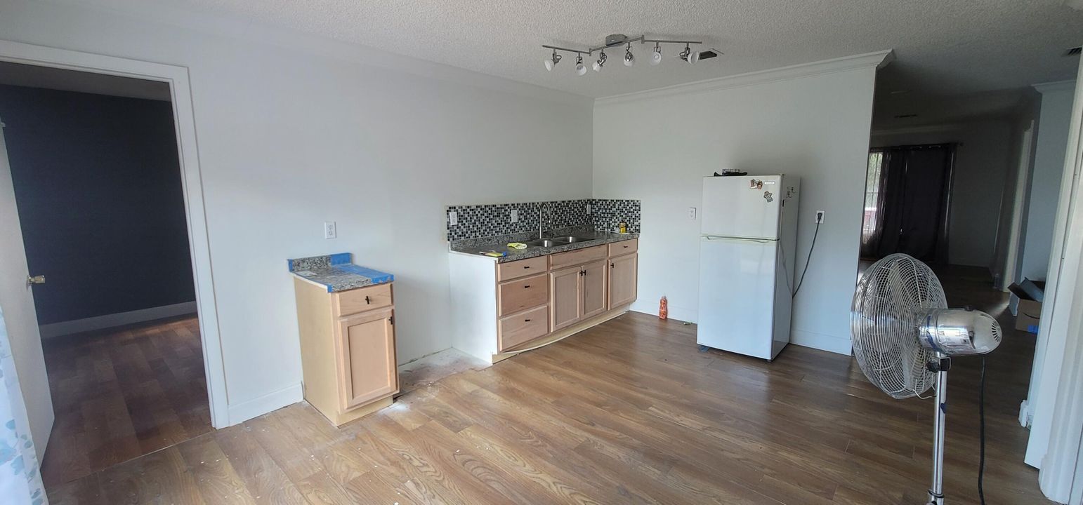 For Sale: $465,000 (3 beds, 2 baths, 1665 Square Feet)