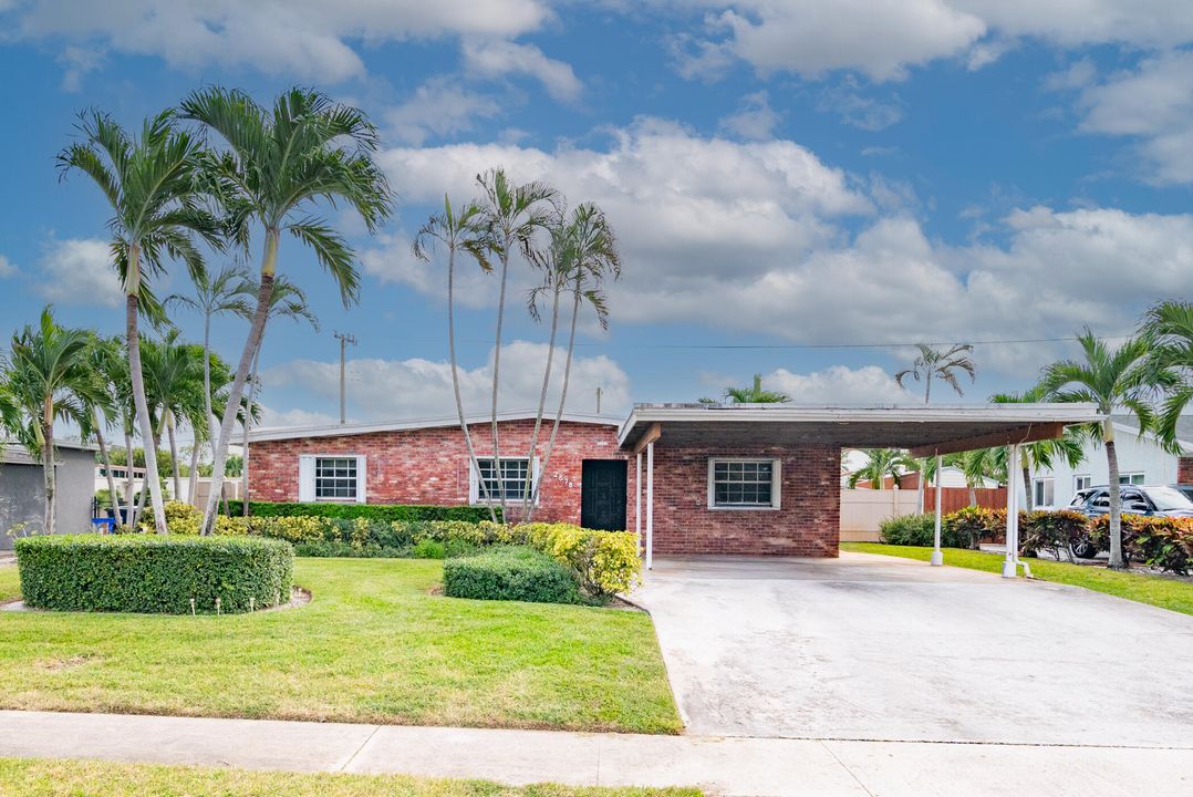 Active With Contract: $485,000 (3 beds, 2 baths, 1476 Square Feet)