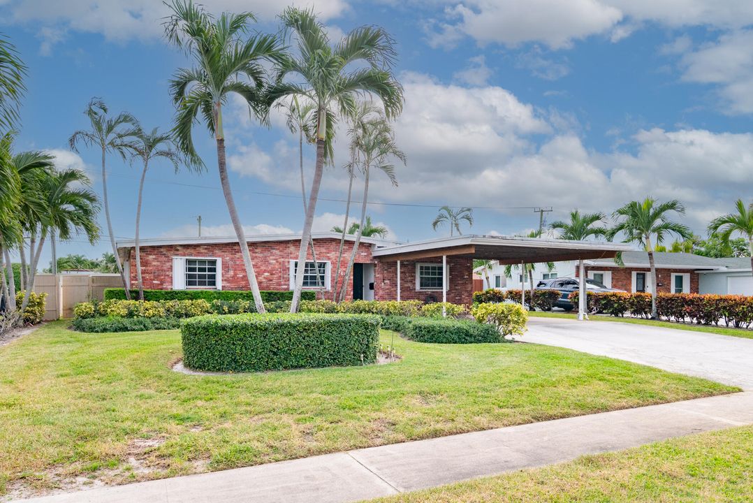 Active With Contract: $485,000 (3 beds, 2 baths, 1476 Square Feet)