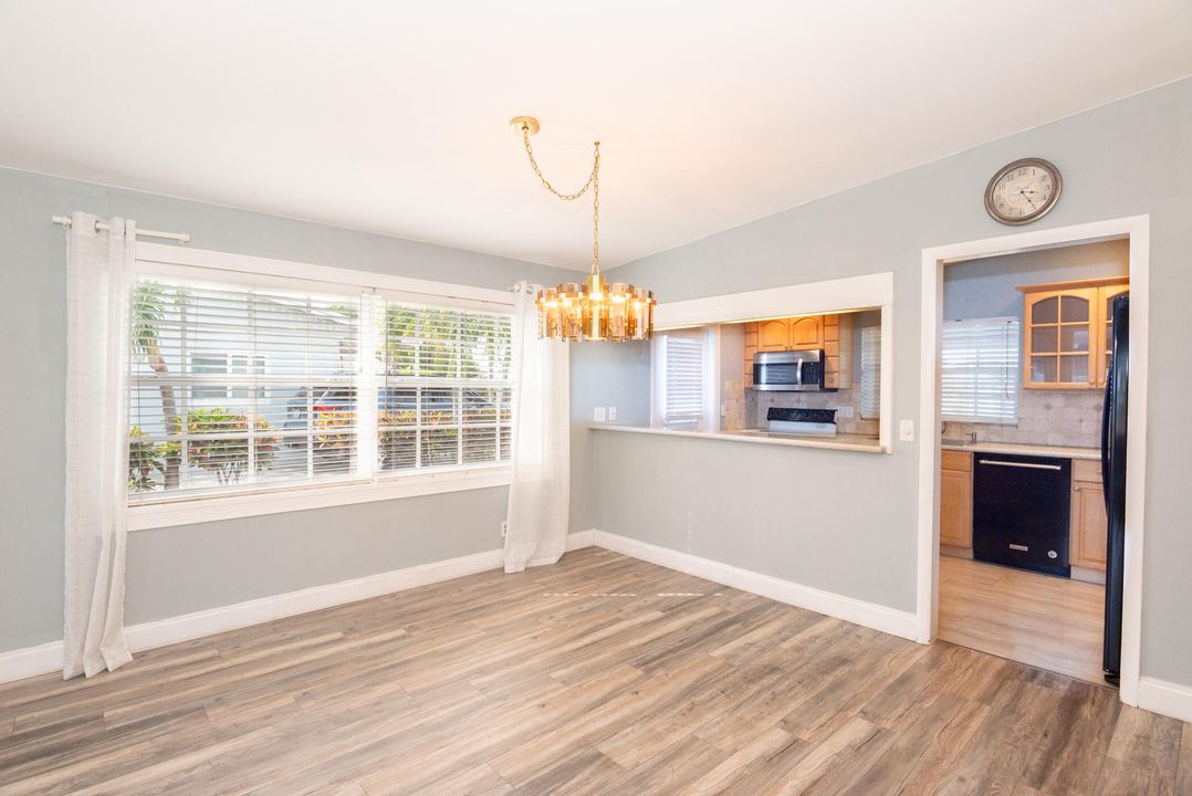 Active With Contract: $485,000 (3 beds, 2 baths, 1476 Square Feet)