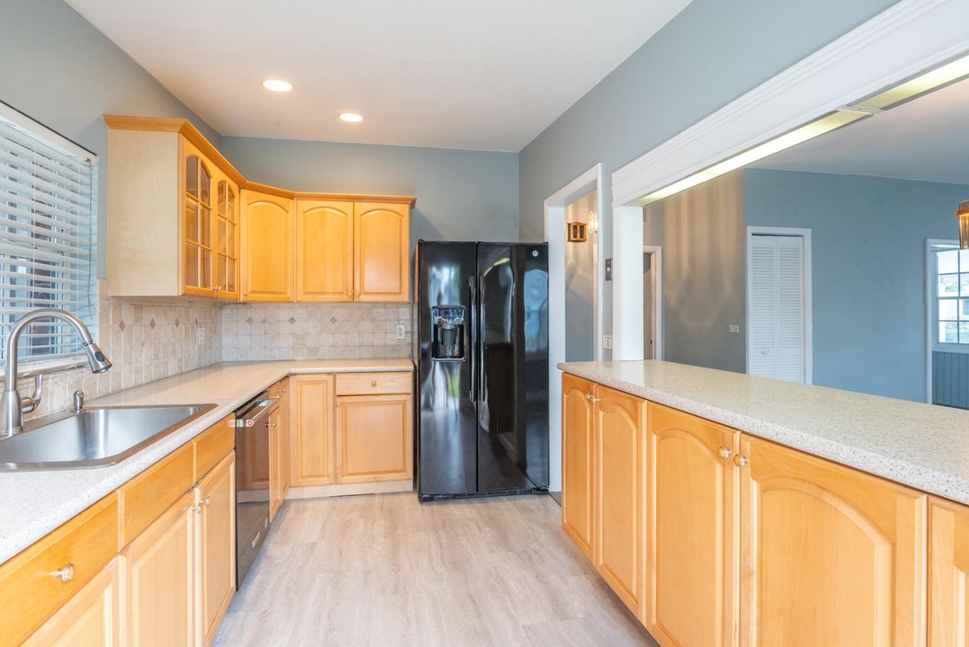 Active With Contract: $485,000 (3 beds, 2 baths, 1476 Square Feet)