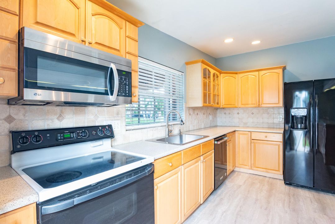 Active With Contract: $485,000 (3 beds, 2 baths, 1476 Square Feet)