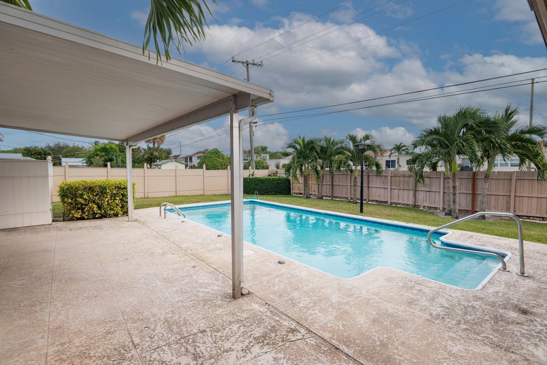 Active With Contract: $485,000 (3 beds, 2 baths, 1476 Square Feet)