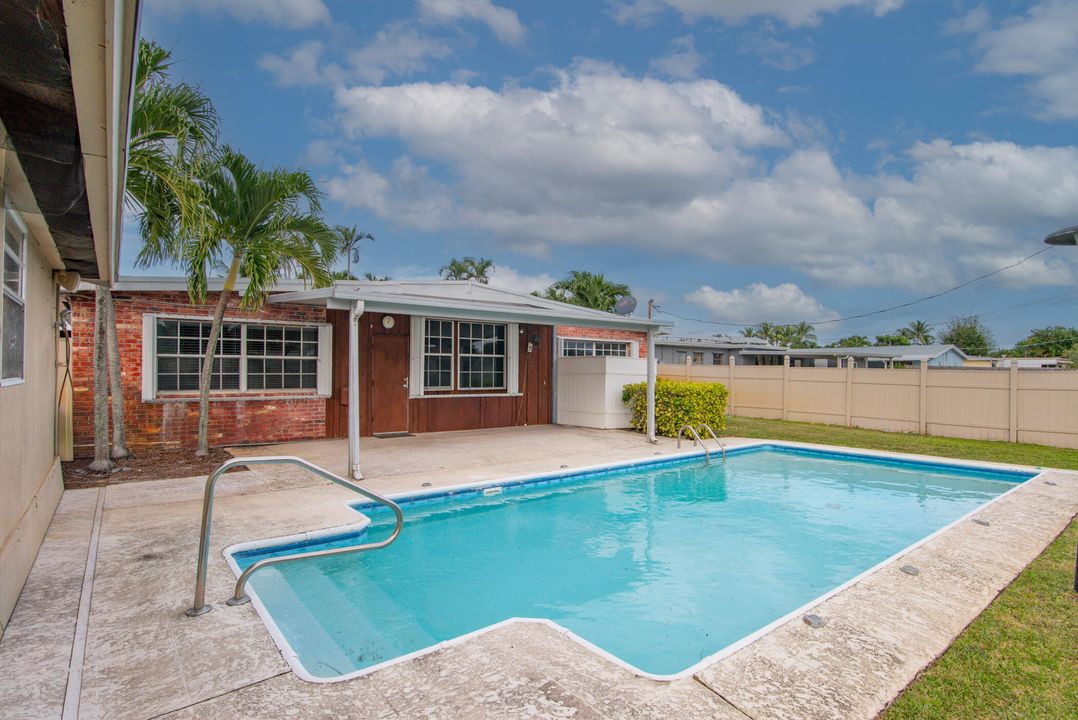 Active With Contract: $485,000 (3 beds, 2 baths, 1476 Square Feet)