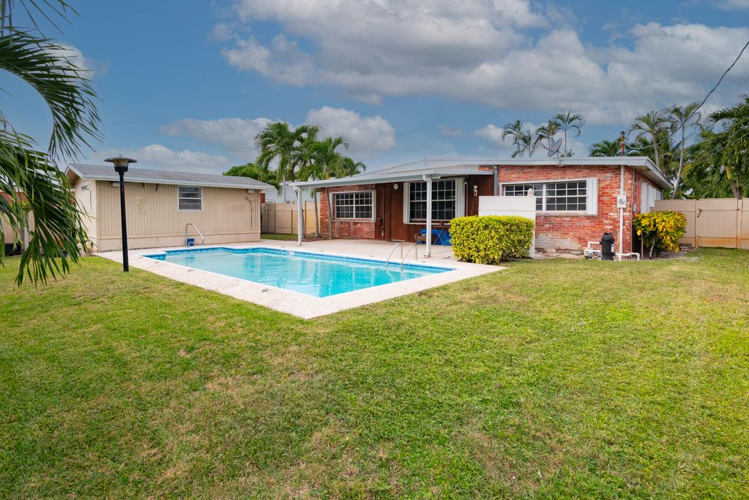 Active With Contract: $485,000 (3 beds, 2 baths, 1476 Square Feet)