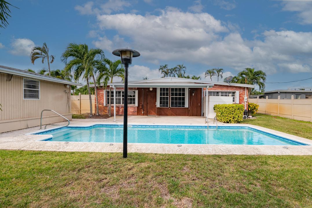 Active With Contract: $485,000 (3 beds, 2 baths, 1476 Square Feet)