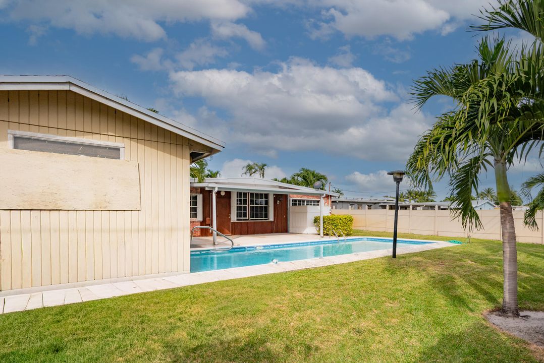 Active With Contract: $485,000 (3 beds, 2 baths, 1476 Square Feet)