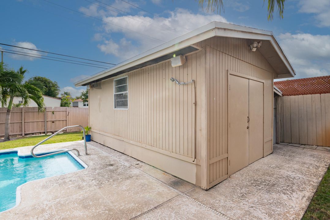 Active With Contract: $485,000 (3 beds, 2 baths, 1476 Square Feet)