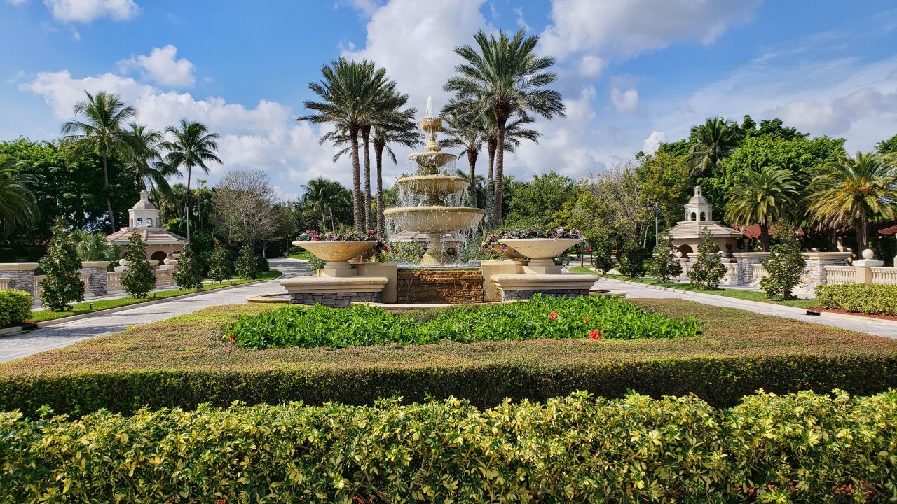 For Sale: $950,000 (5 beds, 3 baths, 3466 Square Feet)