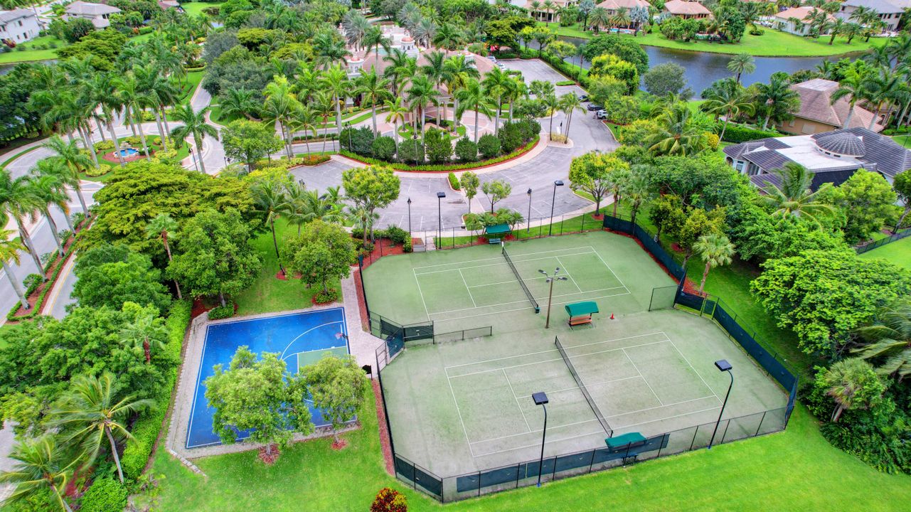 For Sale: $950,000 (5 beds, 3 baths, 3466 Square Feet)