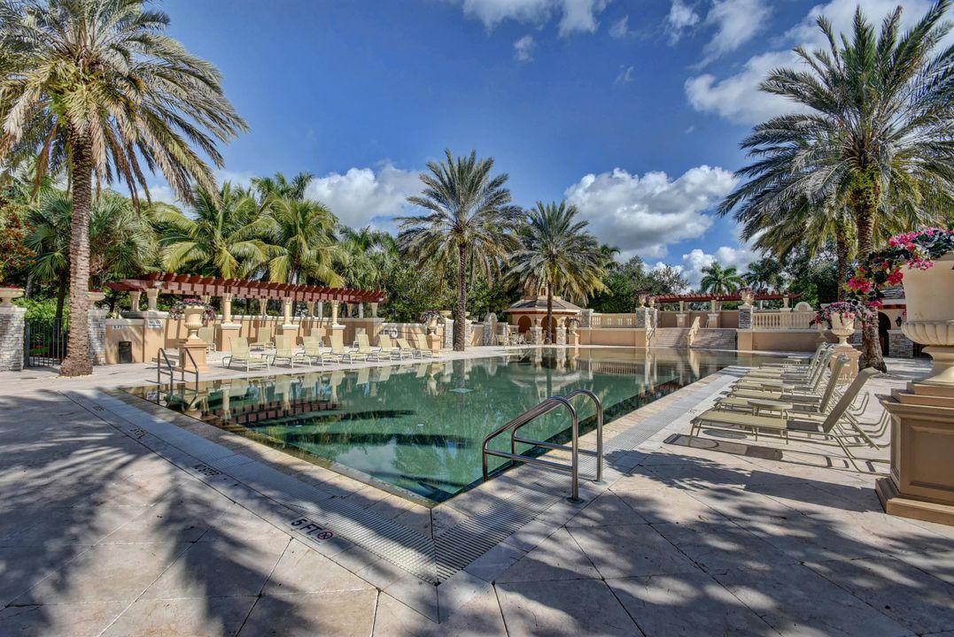 For Sale: $950,000 (5 beds, 3 baths, 3466 Square Feet)