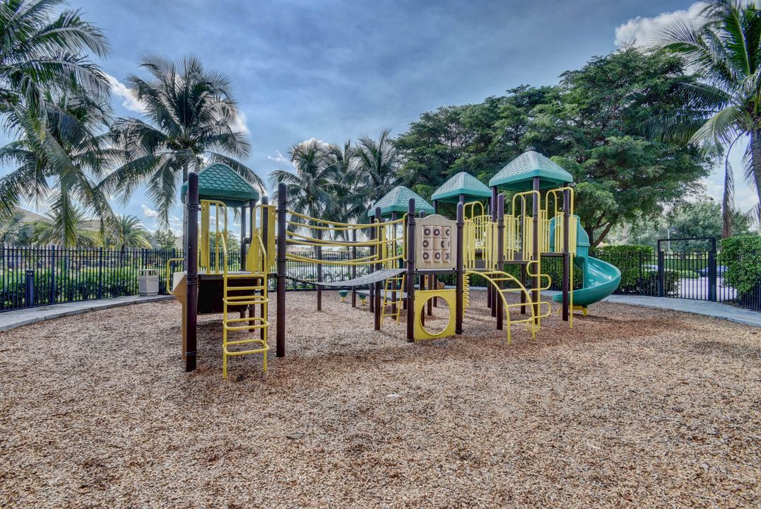 For Sale: $950,000 (5 beds, 3 baths, 3466 Square Feet)