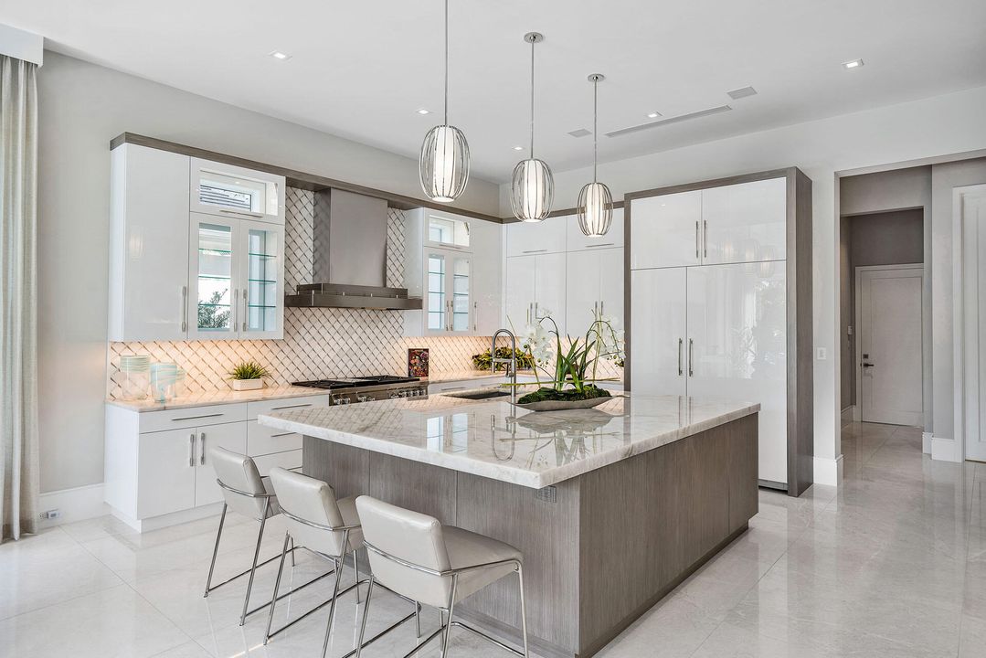 待售: $11,995,000 (5 贝兹, 6 浴室, 6109 平方英尺)