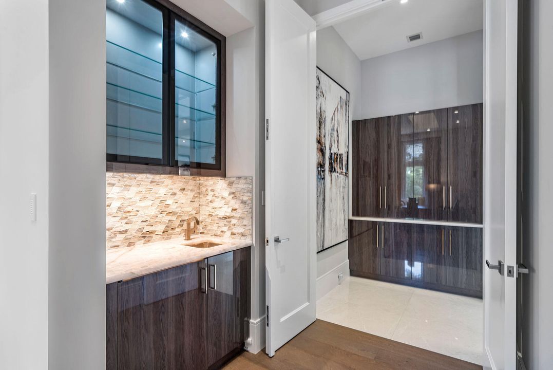 待售: $11,995,000 (5 贝兹, 6 浴室, 6109 平方英尺)