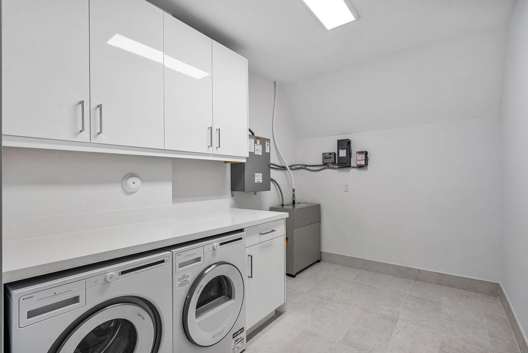 待售: $11,995,000 (5 贝兹, 6 浴室, 6109 平方英尺)