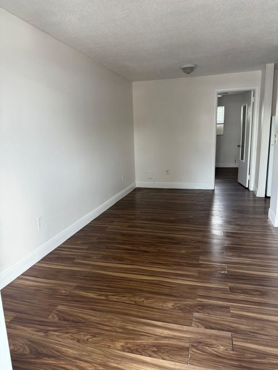 出租: $1,375 (1 贝兹, 1 浴室, 600 平方英尺)